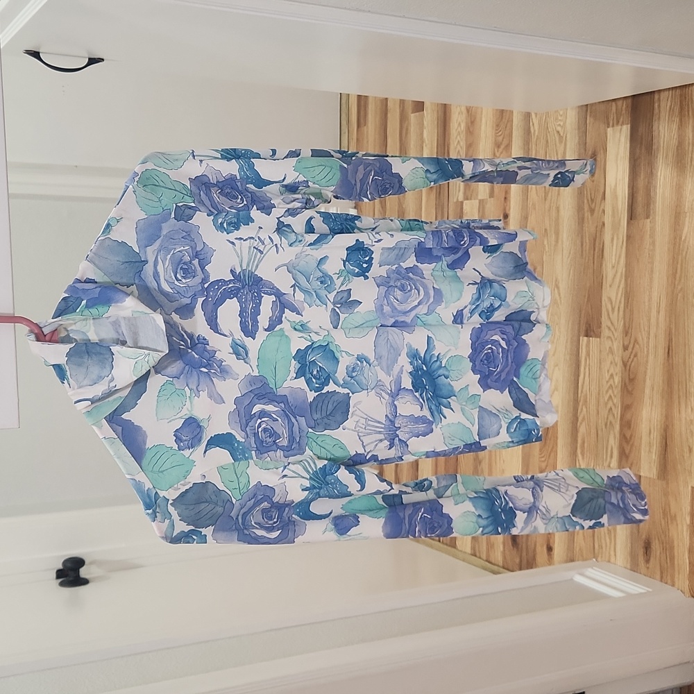 Callipygian floral turtleneck top